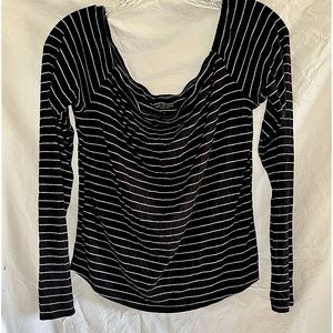 Arizona Jean Co. scoop neck top.  L